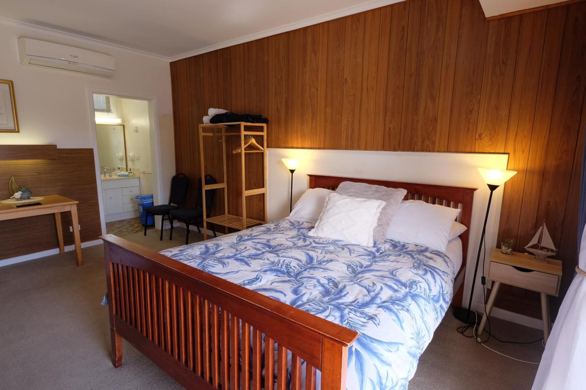 Bamboo Motor Inn Лейкс-Энтранс Экстерьер фото