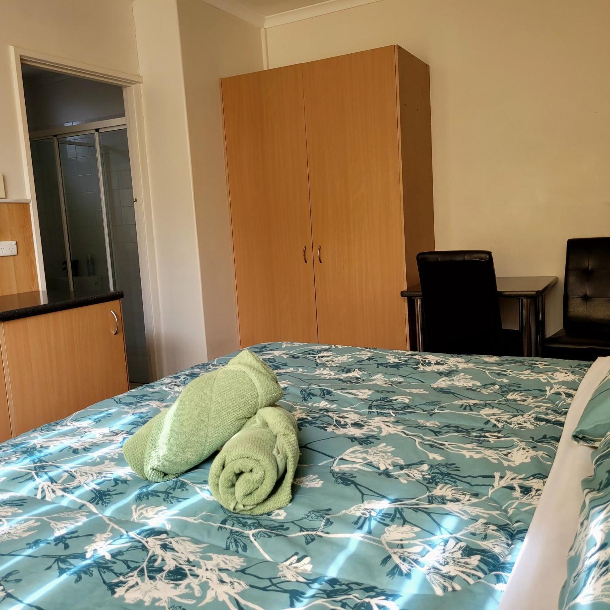 Bamboo Motor Inn Лейкс-Энтранс Экстерьер фото