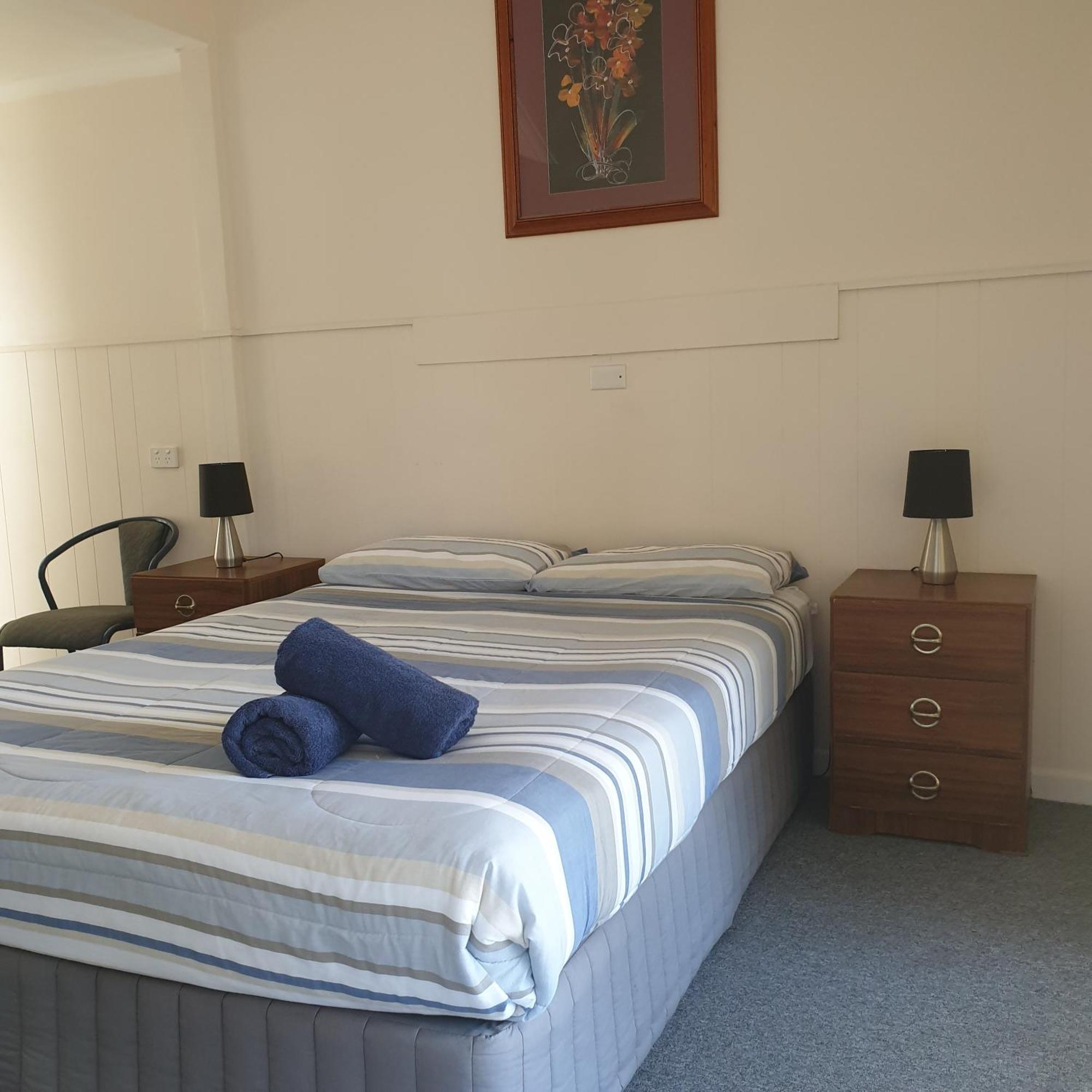 Bamboo Motor Inn Лейкс-Энтранс Экстерьер фото