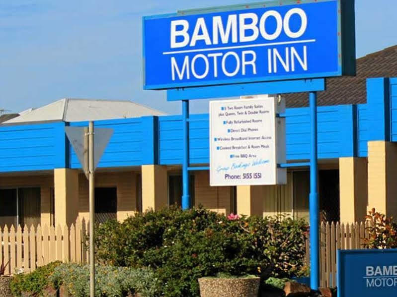Bamboo Motor Inn Лейкс-Энтранс Экстерьер фото